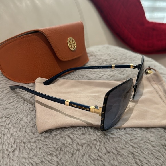 Tory Burch sunglasses - Picture 2 of 4